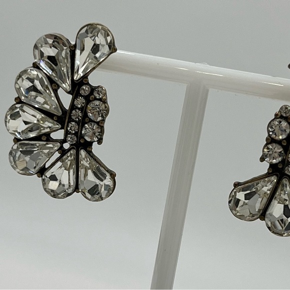 Whispering Butterfly Rhinestone Earrings Delphine sparkling - Picture 7 of 11